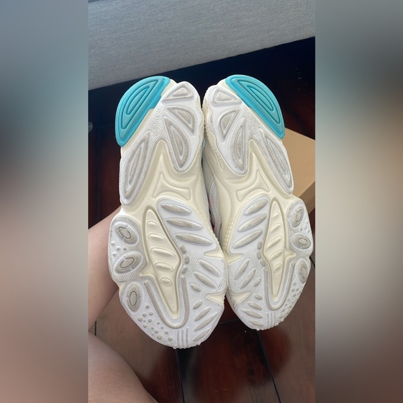Adidas Ozweego (eur womens size 37.5) - Picture 5 of 5